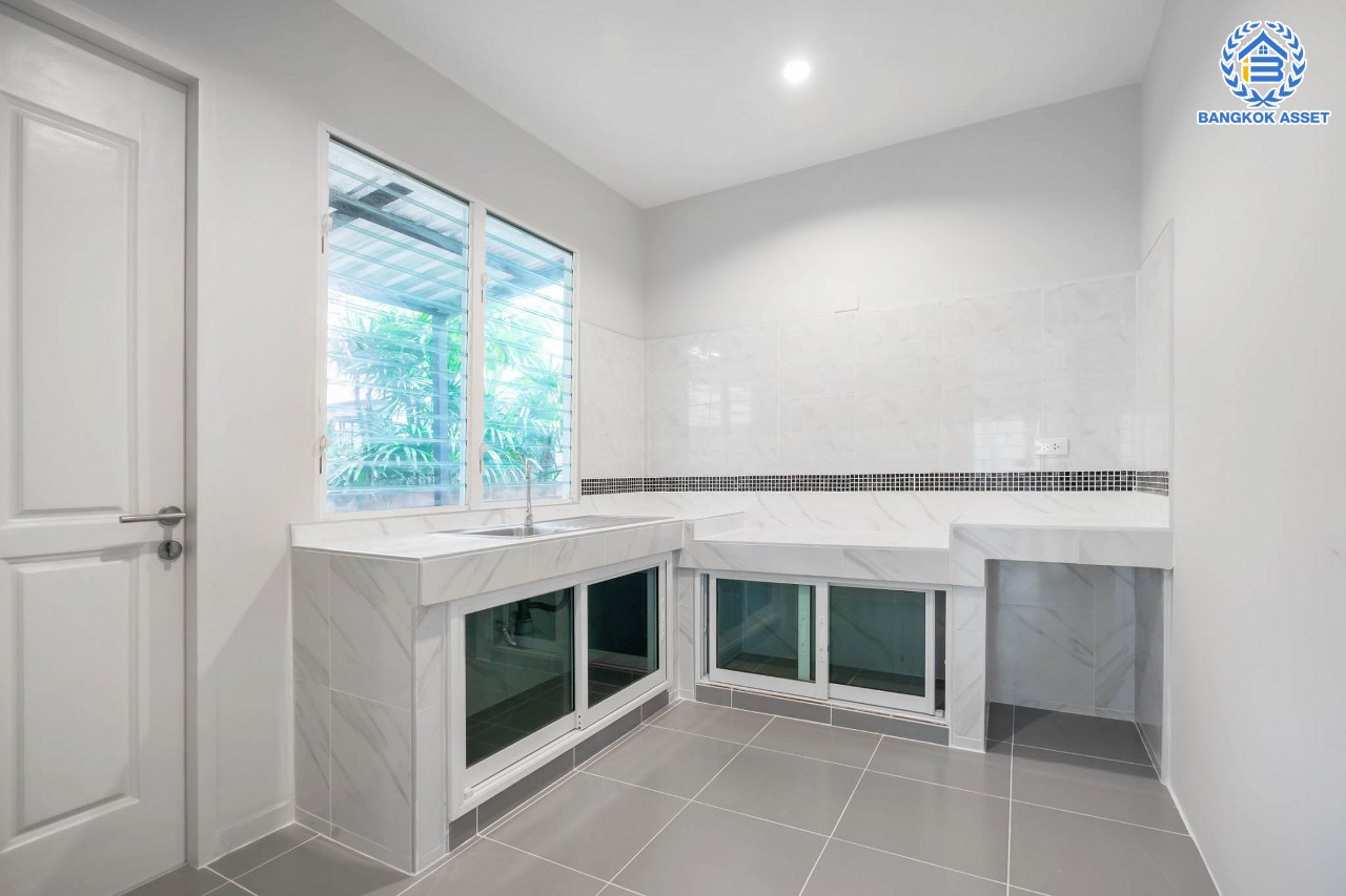 บ้านมือสองตกแต่งใหม่ แบรนด์ Sansiri ม.ฮาบิเทีย บางใหญ่ หลังมุม เนื้อที่ 58.8 ตร.ว. ฟังก์ชัน 3 ห้องนอน 3 ห้องน้ำ จอดรถได้ 2 คัน บนทำเลเดินทางสะดวก เชื่อมสู่ย่านใจกลางเมืองได้อย่างรวดเร็ว ใกล้เซ็นทรัลเวสต์เกต และรถไฟฟ้าสายสีม่วง "สถานีคลองบางไผ่"